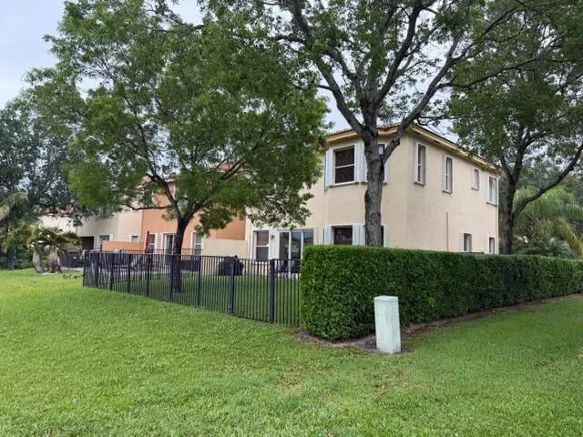 Residence photo 3