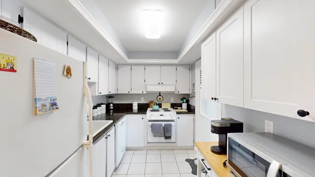 Unit 121 photo 5