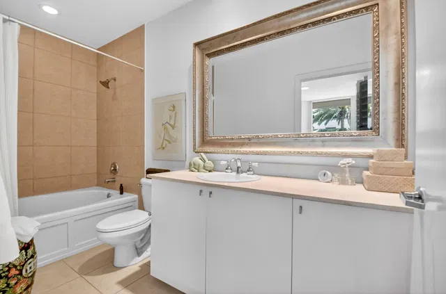 Villa Lofts Unit 304 photo 14