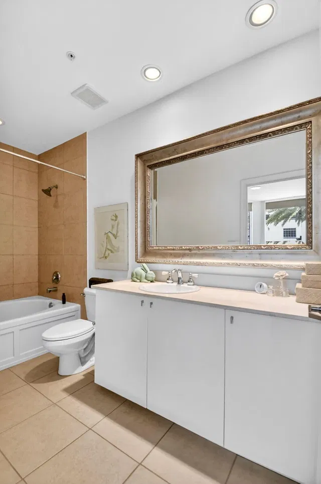 Villa Lofts Unit 304 photo 16