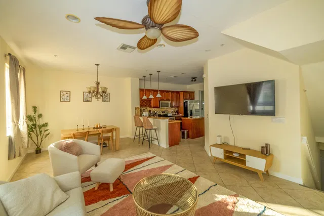  Residence photo 11