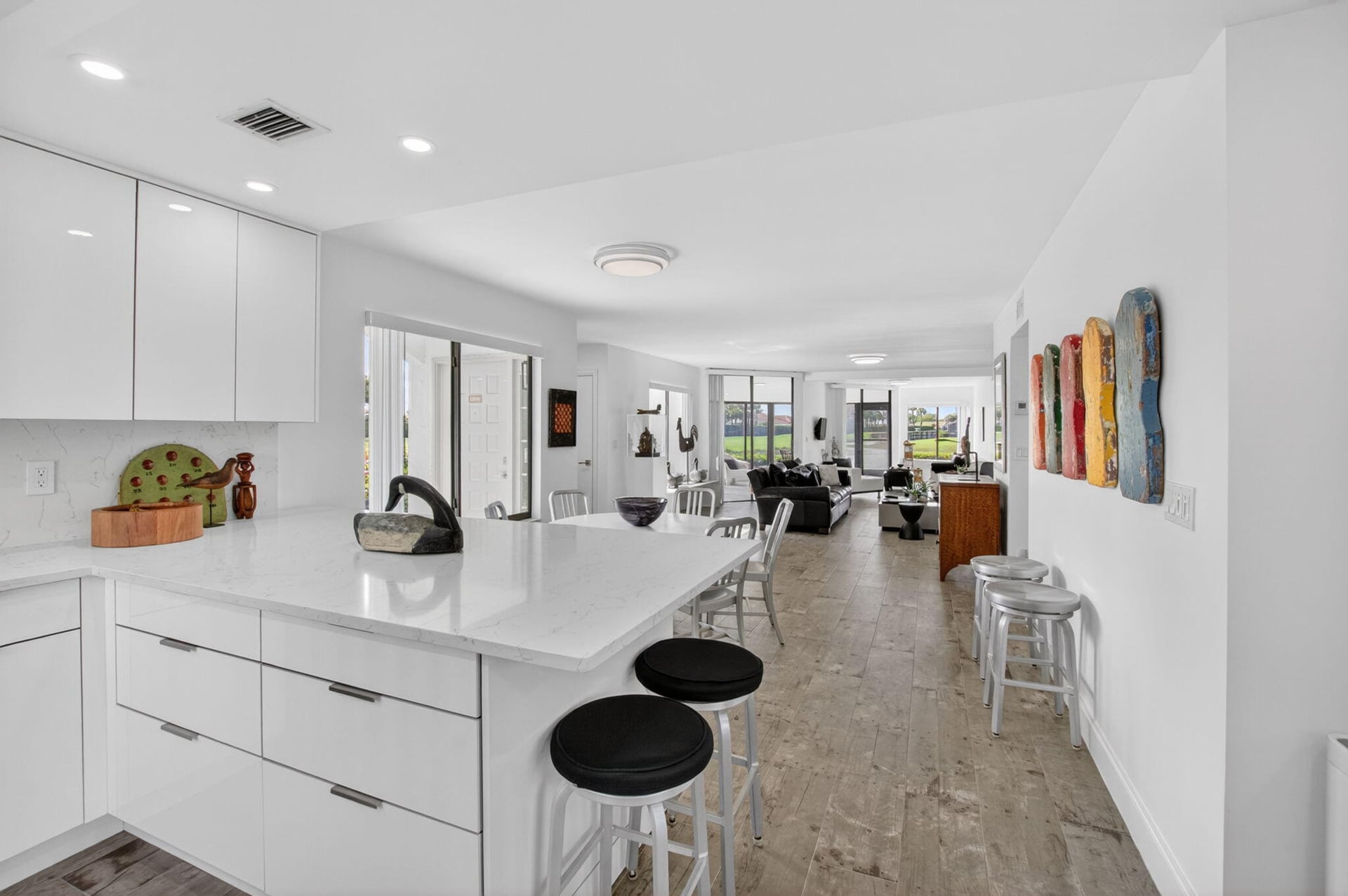 Unit 12601 photo 2