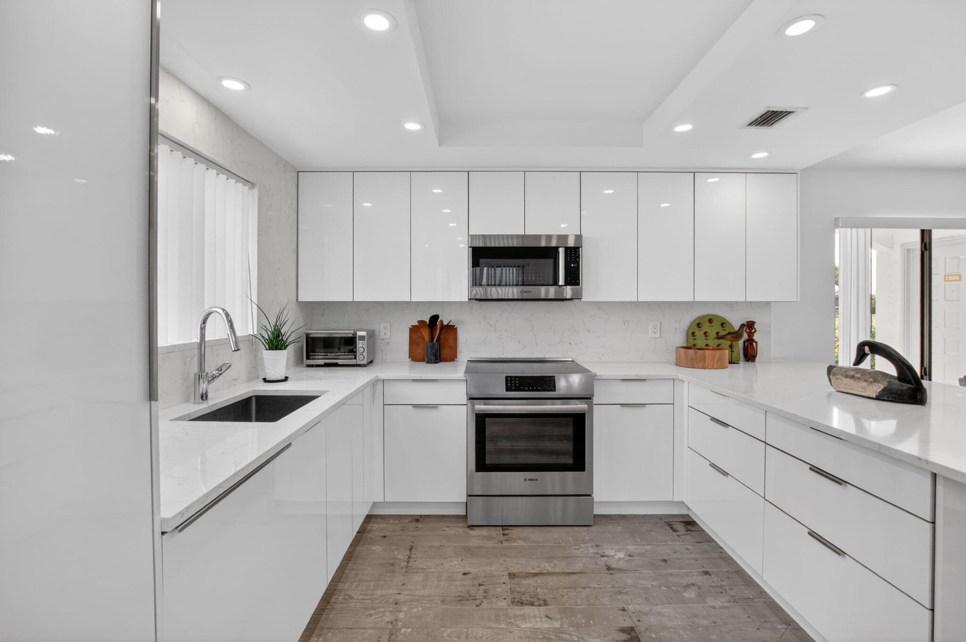 Unit 12601 photo 5