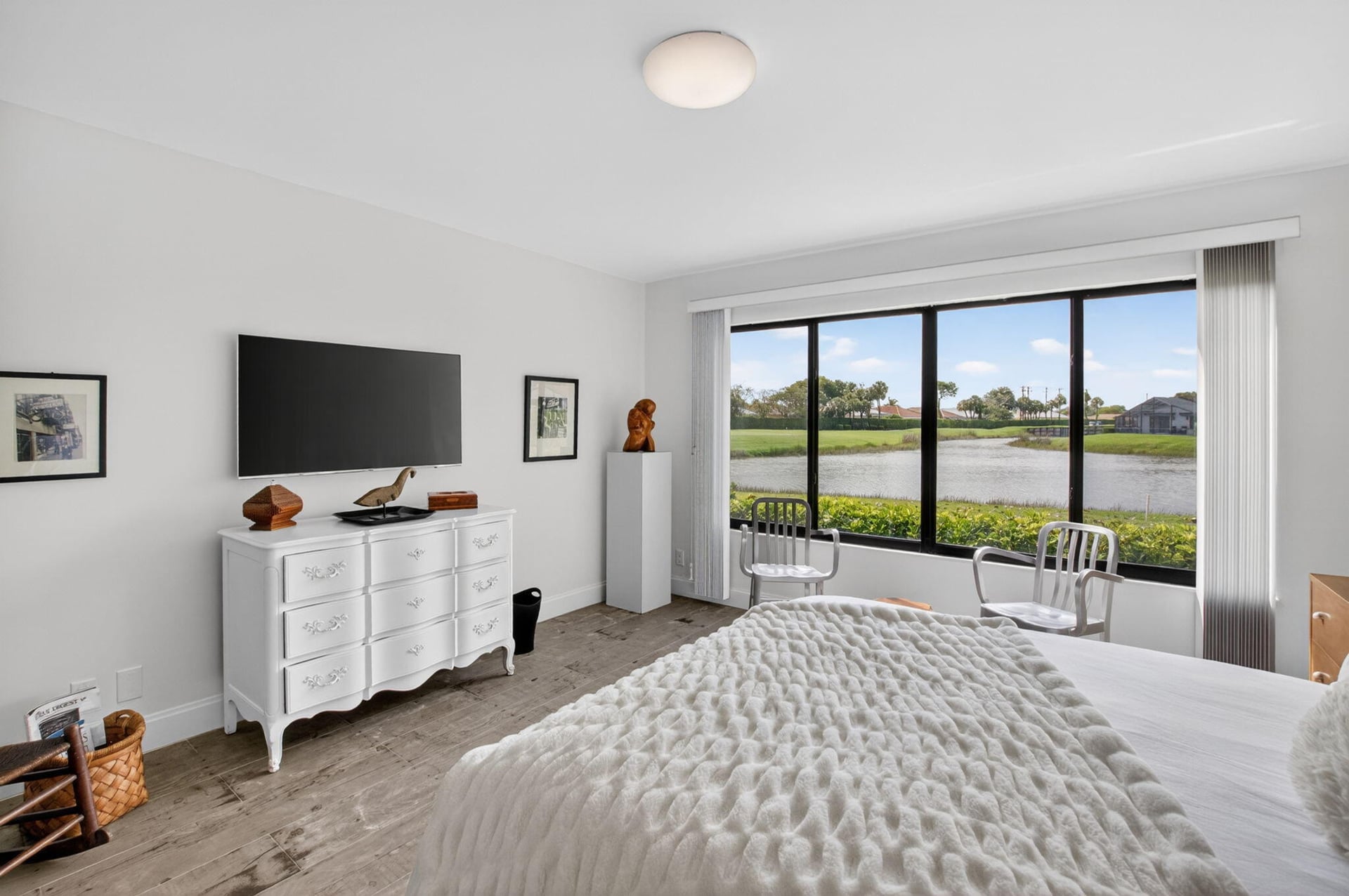 Unit 12601 photo 27