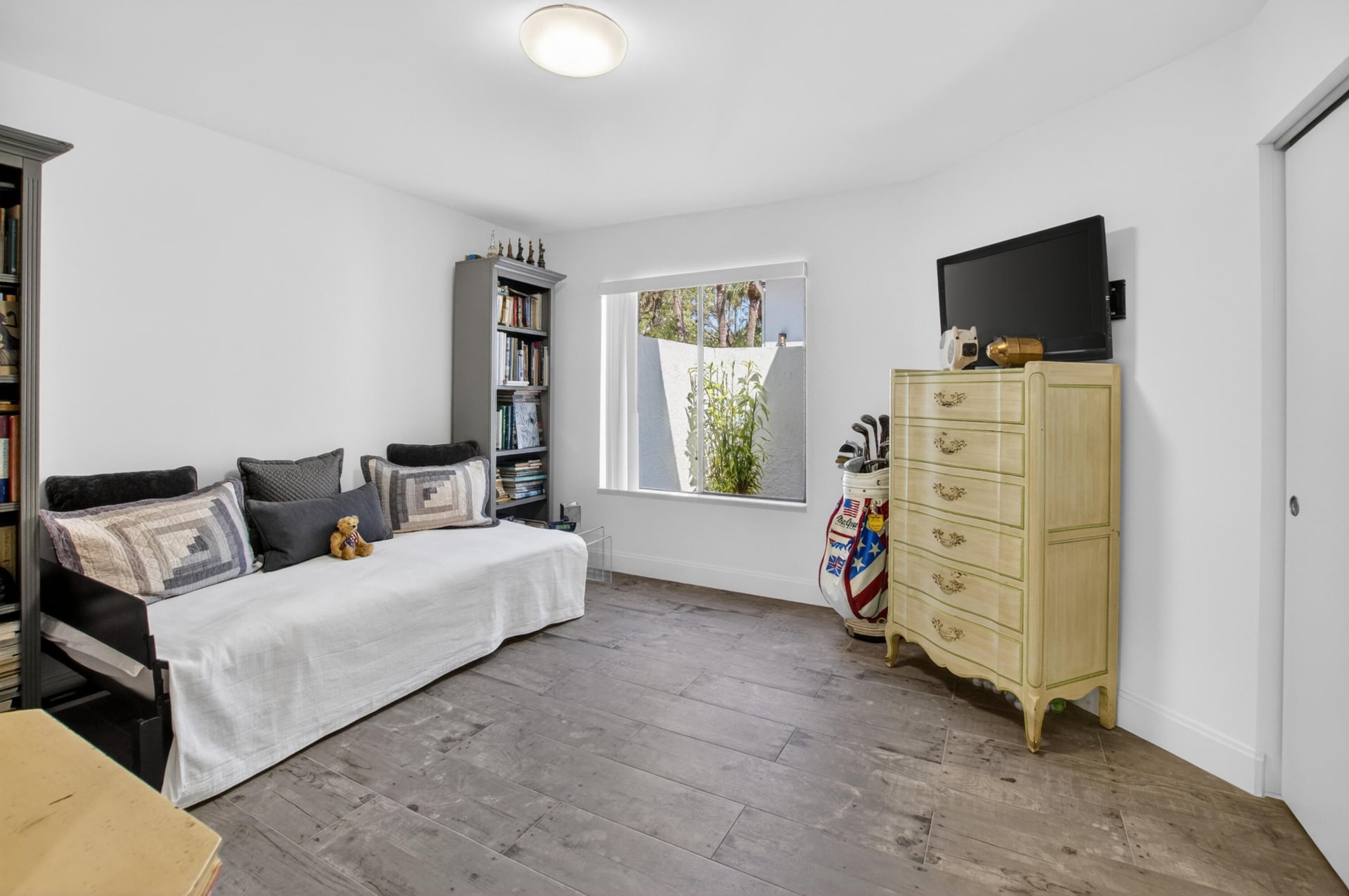 Unit 12601 photo 53