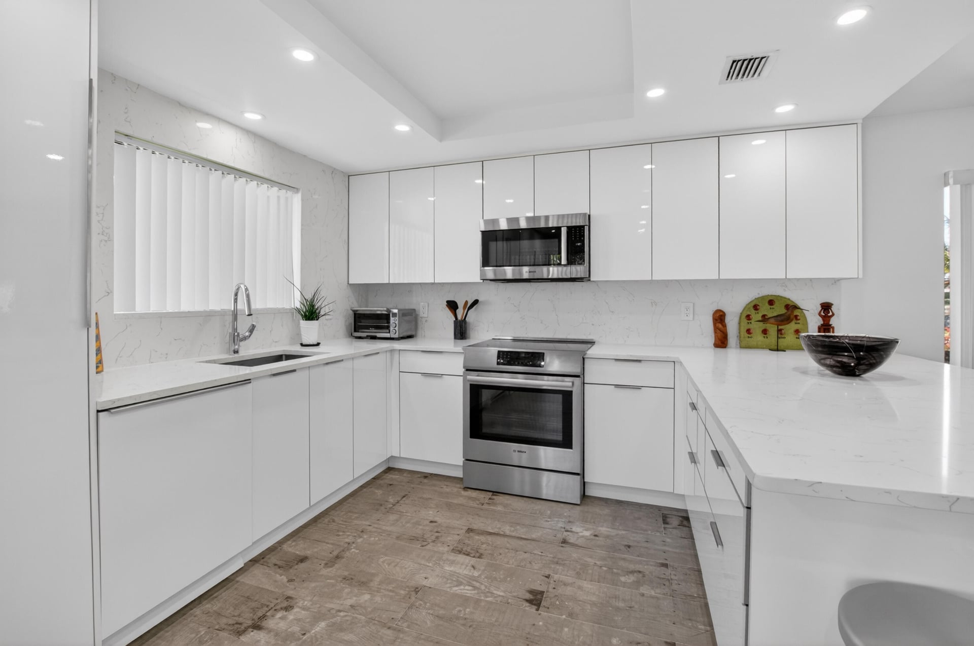 Unit 12601 photo 62