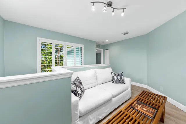 Residence photo 20