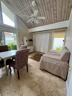 Residence photo 12