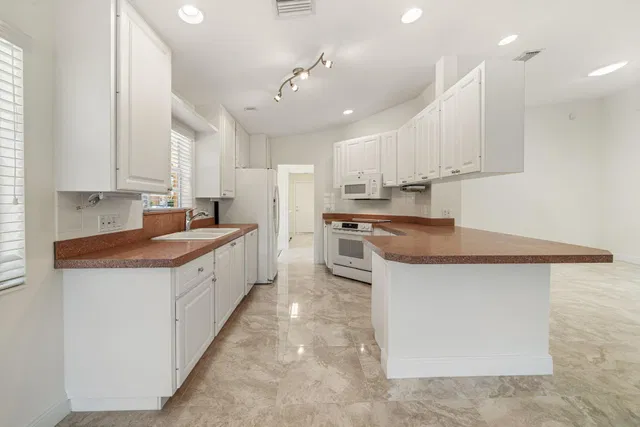 Residence photo 12