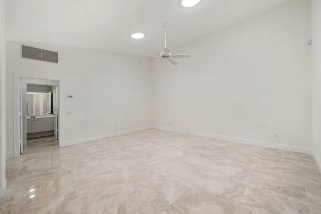 Residence photo 15