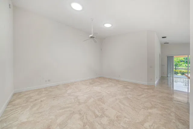 Residence photo 17