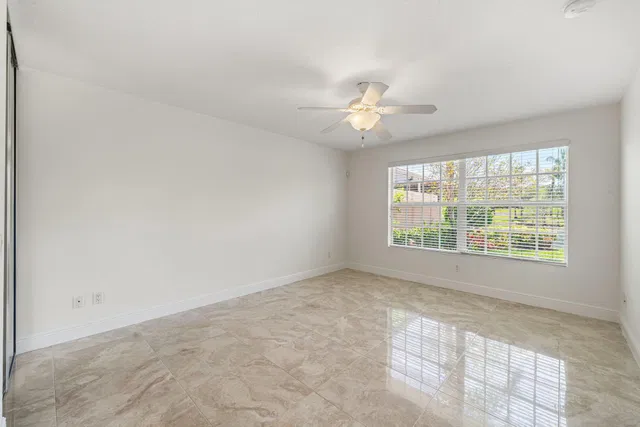 Residence photo 18