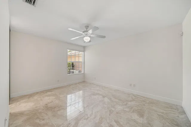 Residence photo 24