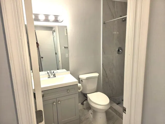 Unit 104 photo 9