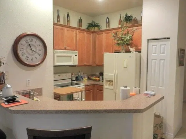 Unit 200 photo 5