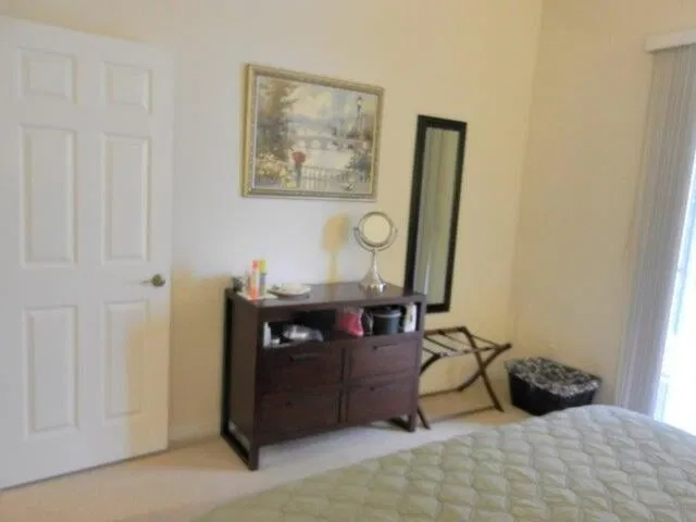 Unit 200 photo 8