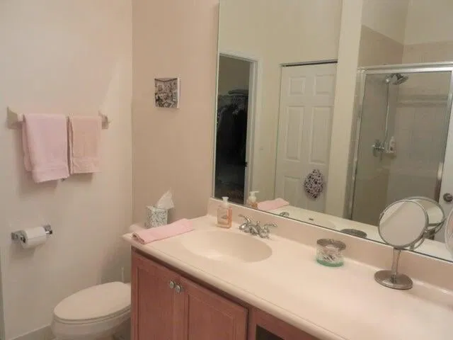 Unit 200 photo 9