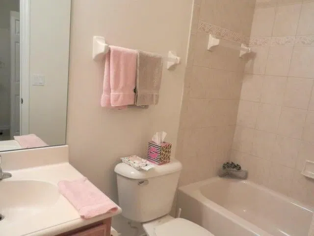 Unit 200 photo 11