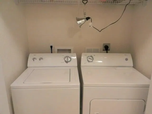 Unit 200 photo 13