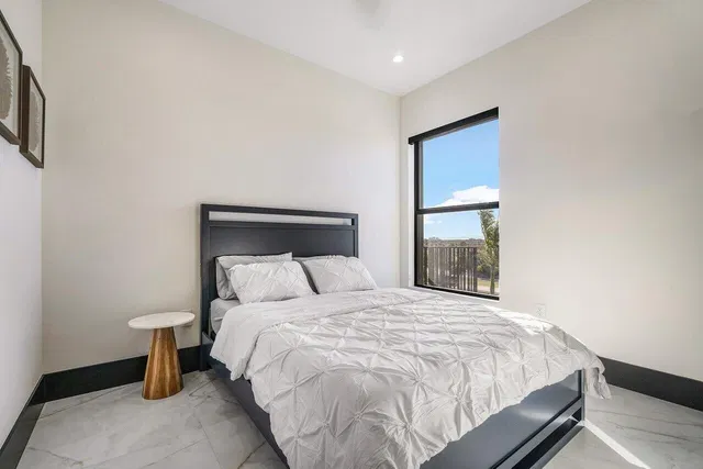 Residence photo 31
