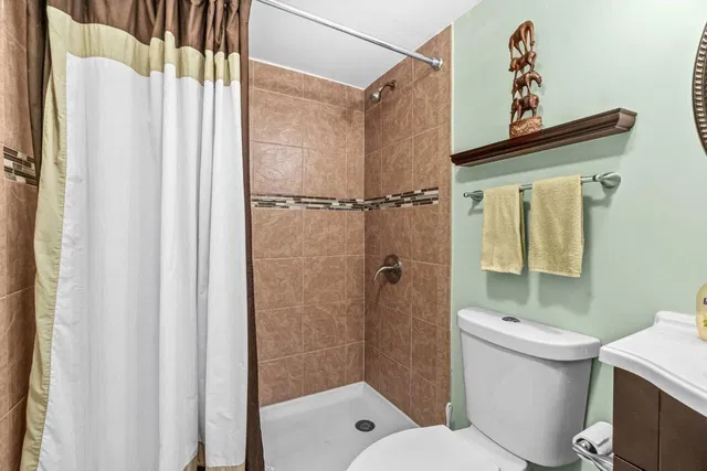  Unit 68 photo 15