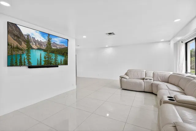  Residence photo 6