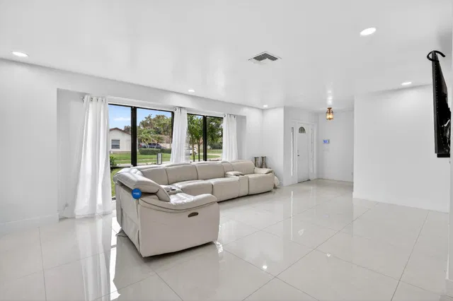  Residence photo 7