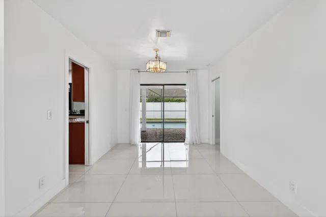  Residence photo 14