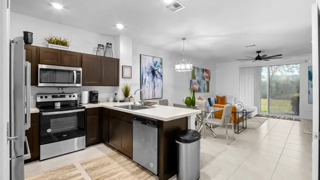 Residence photo 3