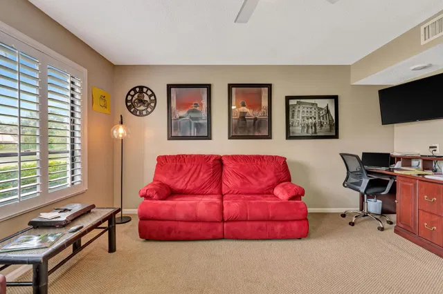 Unit C photo 38