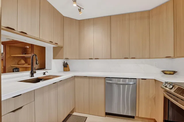 Unit 208 photo 3
