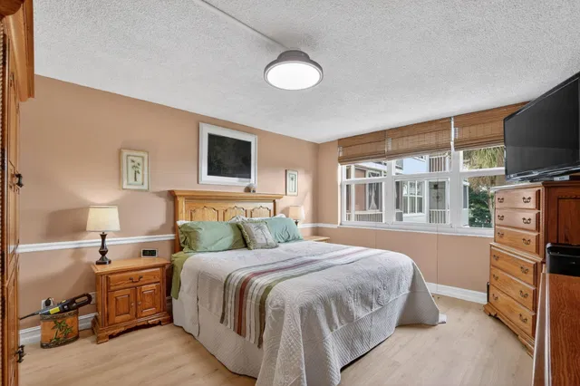Unit 208 photo 6