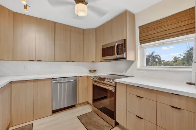 Unit 208 photo 9