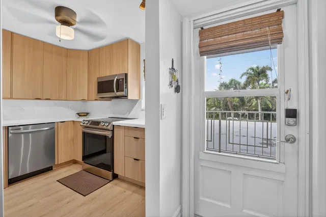Unit 208 photo 11