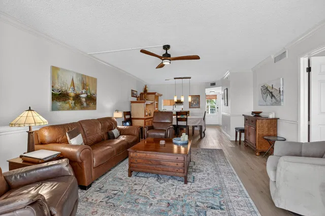 Unit 208 photo 14