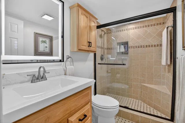 Unit 208 photo 22