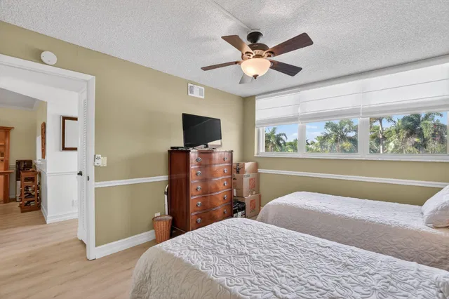 Unit 208 photo 25