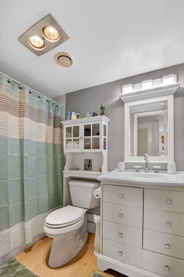 Unit 208 photo 27
