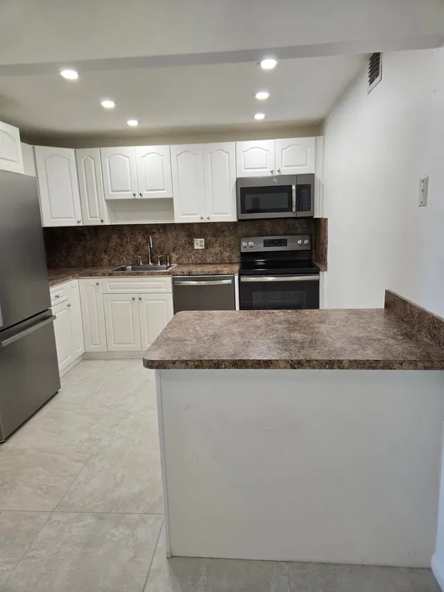 Unit 208 photo 3