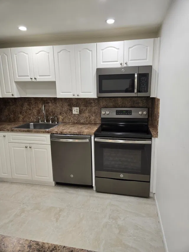 Unit 208 photo 4