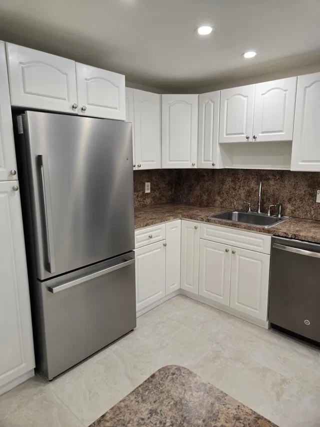 Unit 208 photo 5