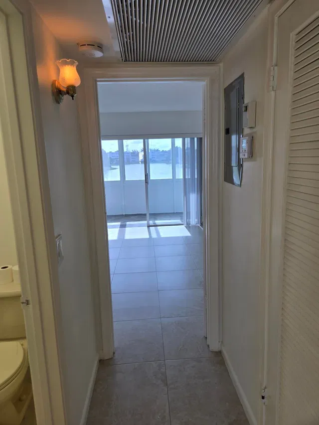 Unit 208 photo 7