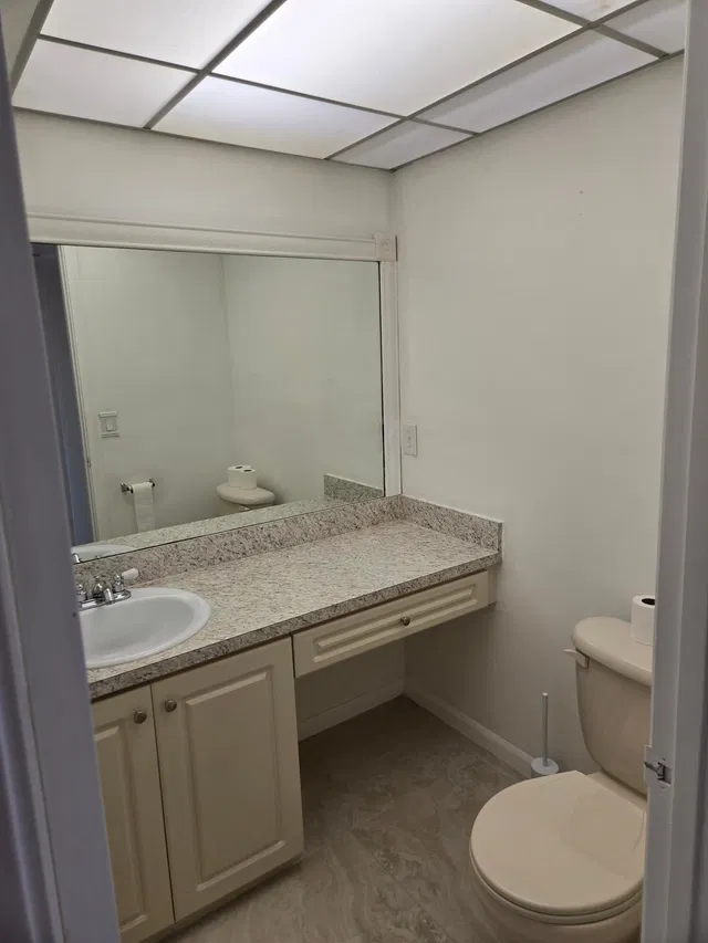 Unit 208 photo 8