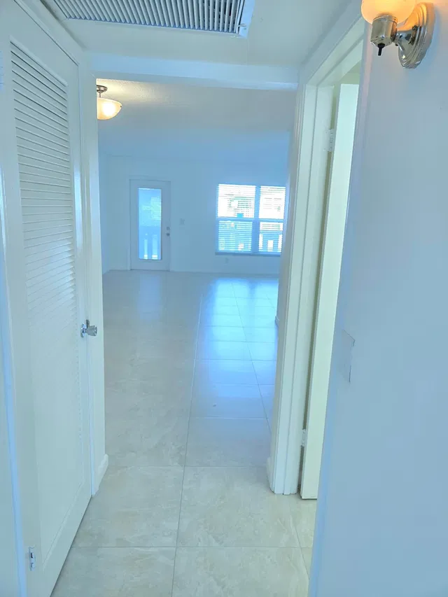Unit 208 photo 9