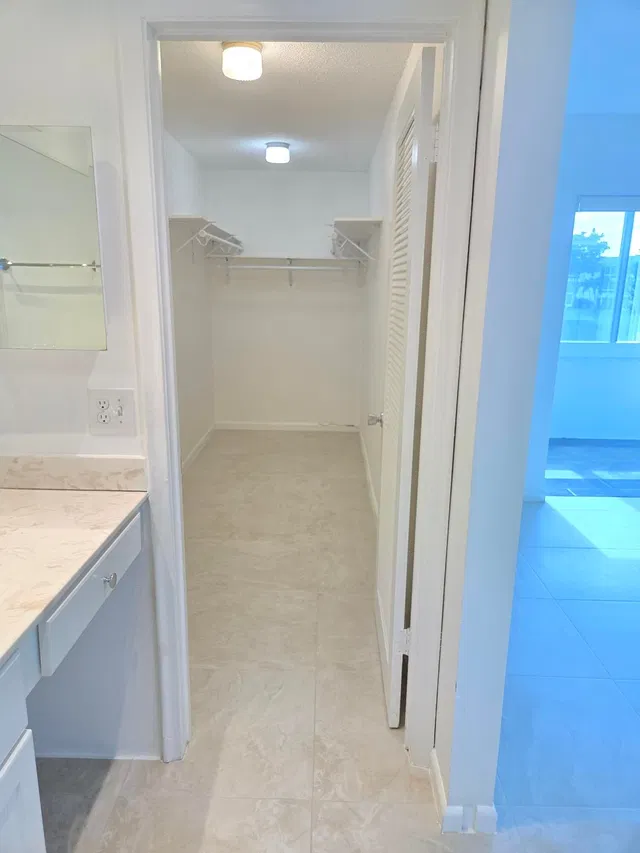 Unit 208 photo 10