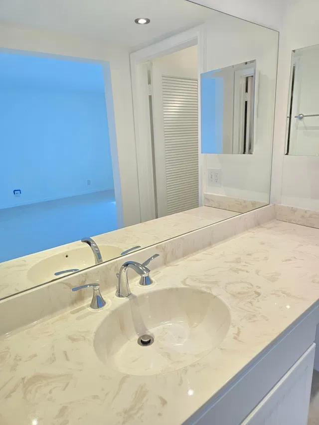 Unit 208 photo 11