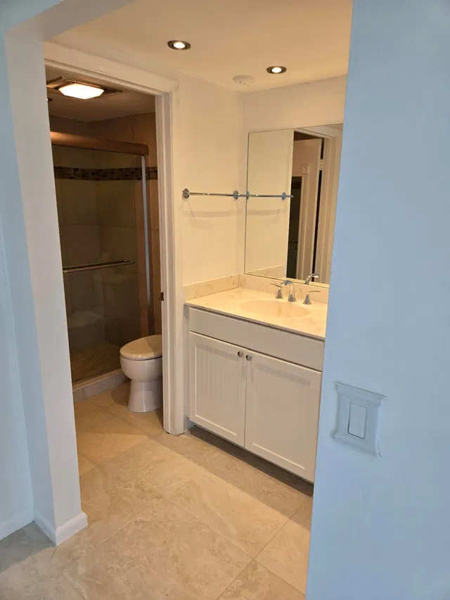 Unit 208 photo 13