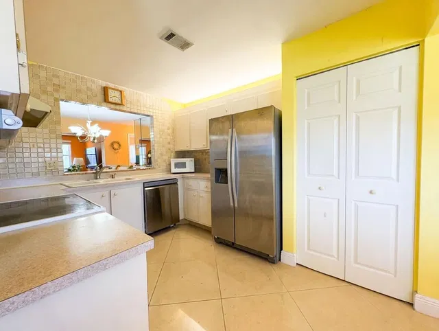 Residence photo 3