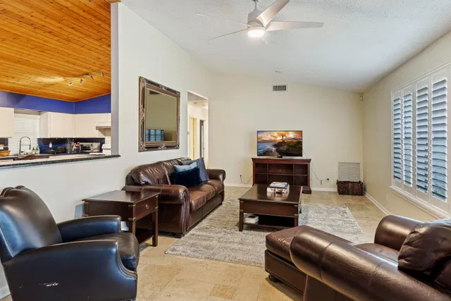 Residence photo 2