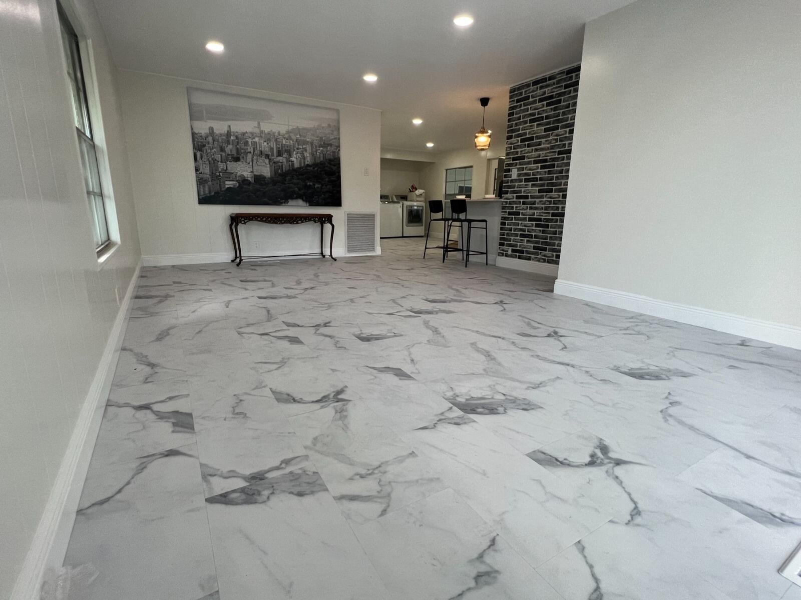  Unit 812 photo 4